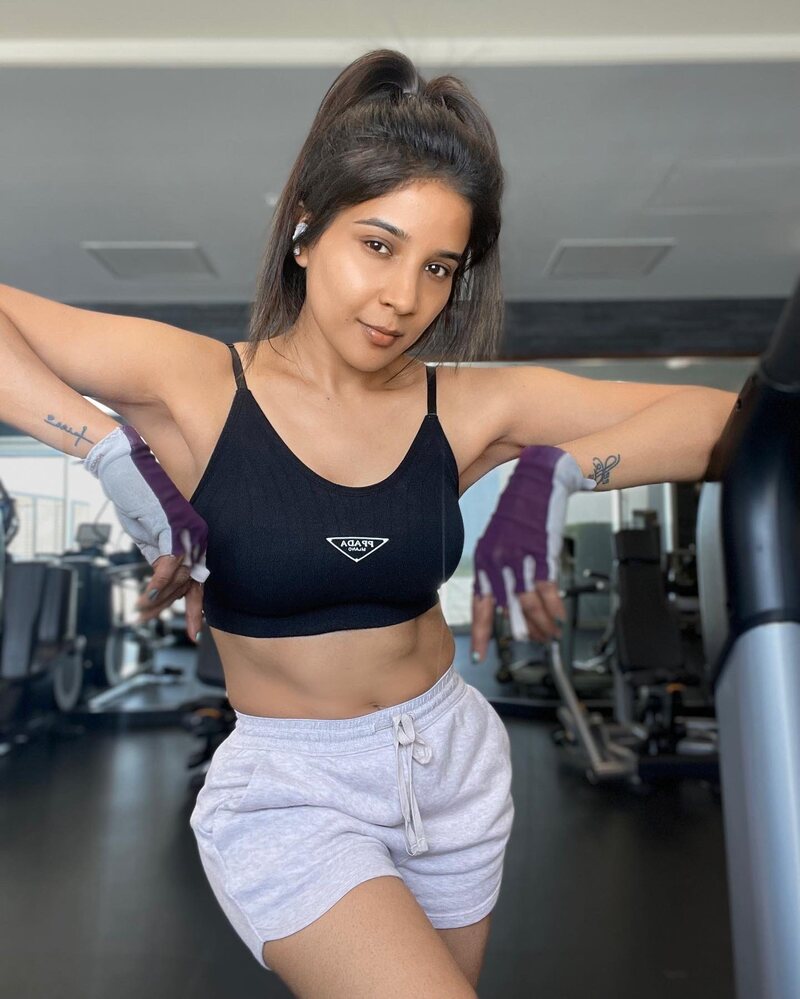 Sakshi agarwal workout photos viral