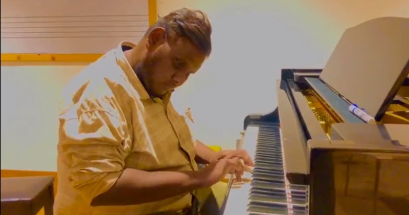 Thirumoorthi playing piano video viral