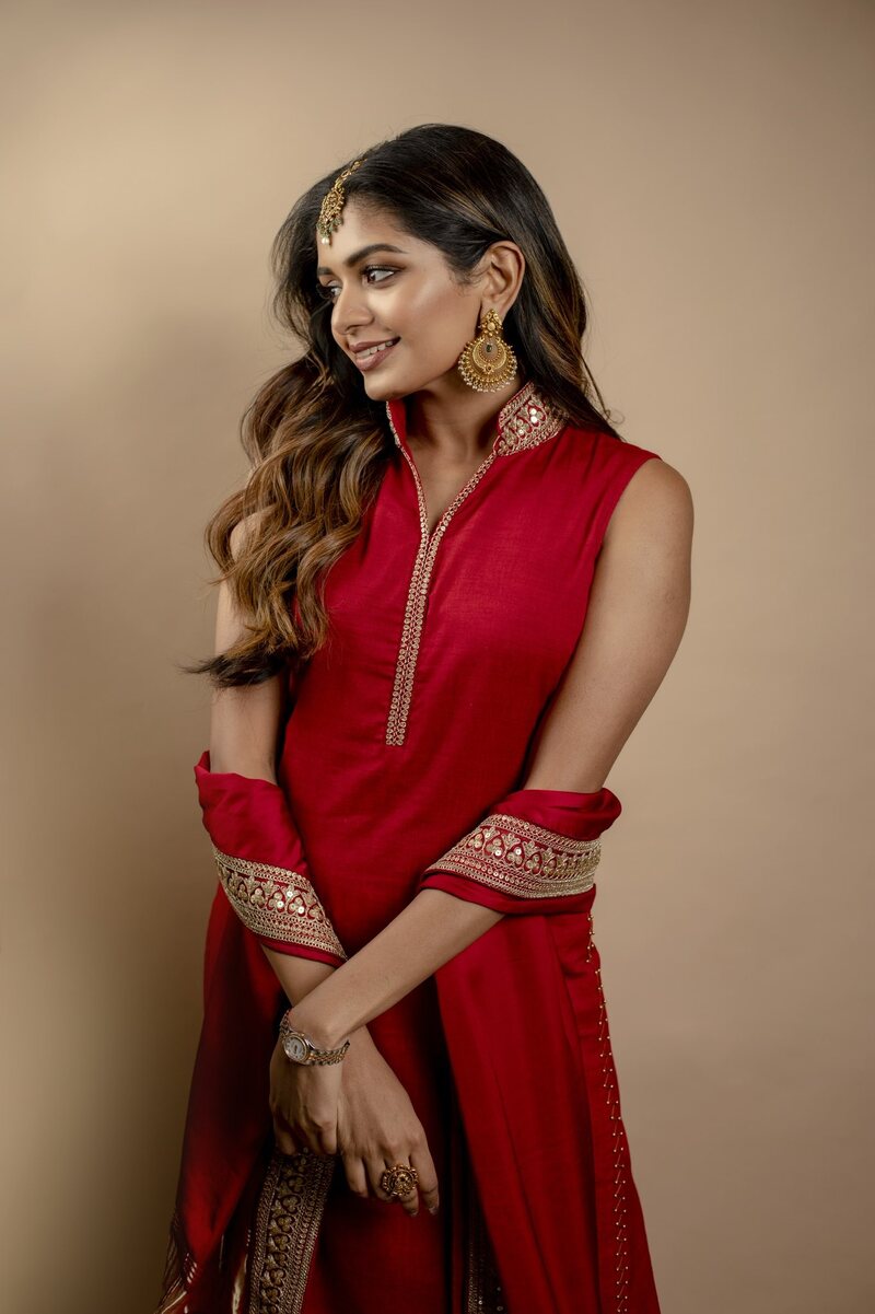 Aditi shankar in red