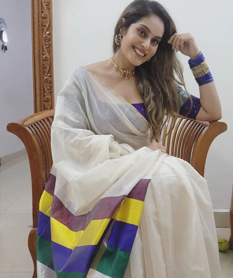 Shrutika arjun new hot in saree