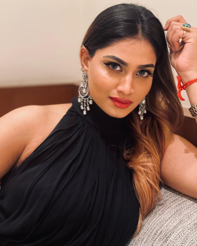Shivani narayanan new hot black dress