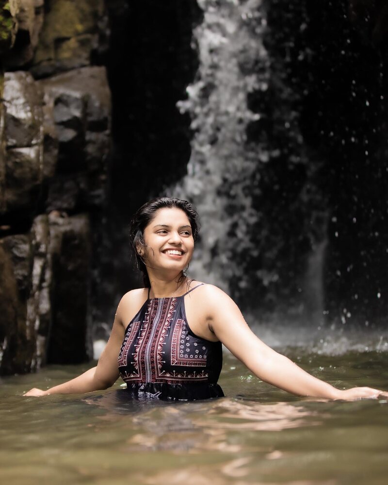 Pranikadhakshu vijaytv actress water