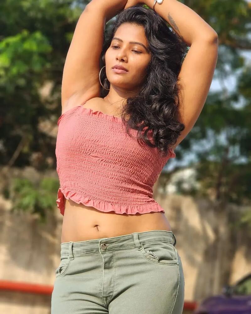 Dhivyaduraisamy actress hot images