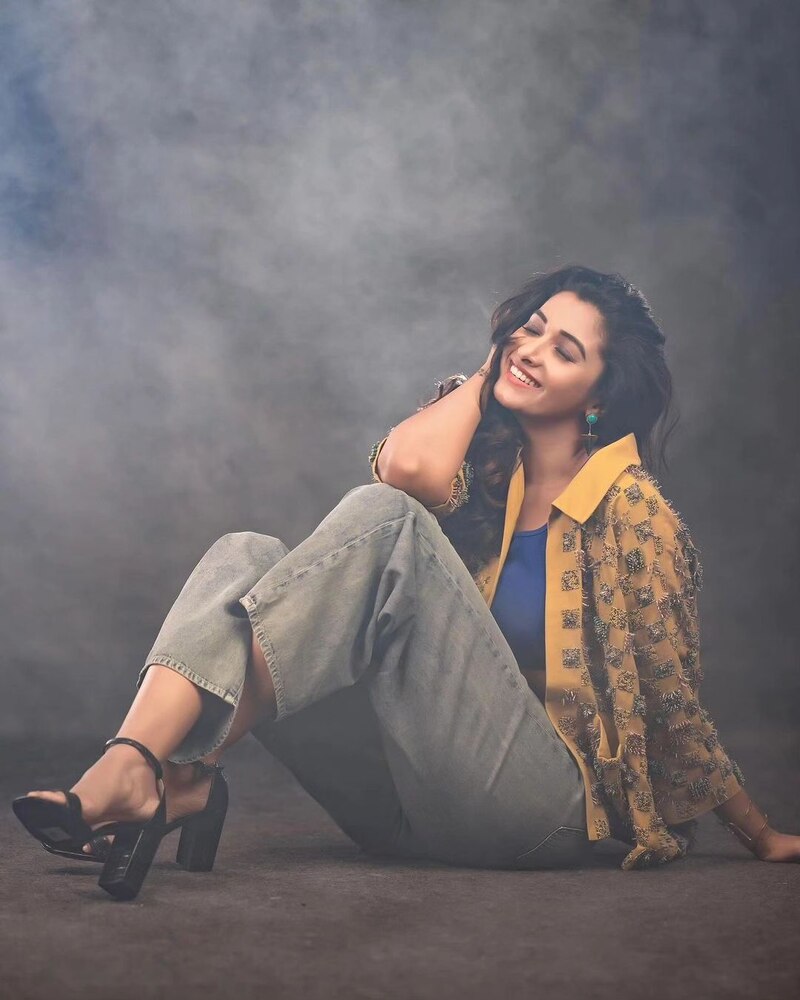 Priya bhavanishankar new hot
