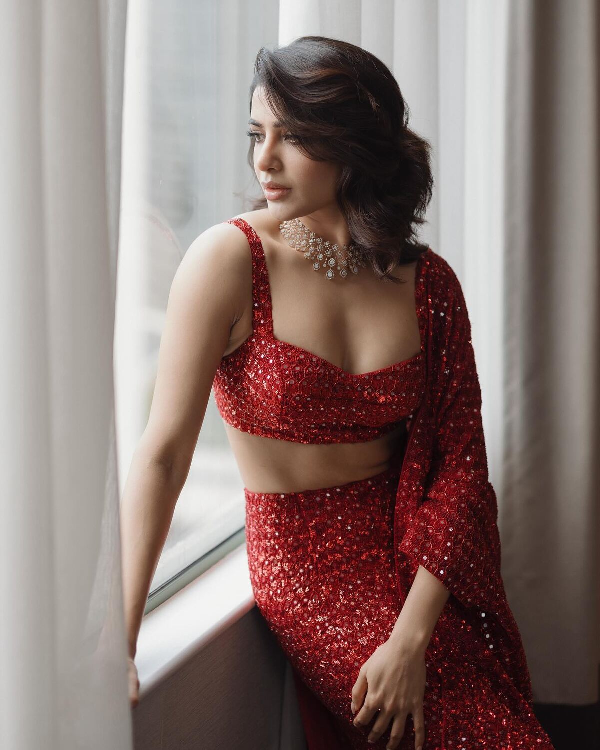 Samantha prabhu in red colour dress