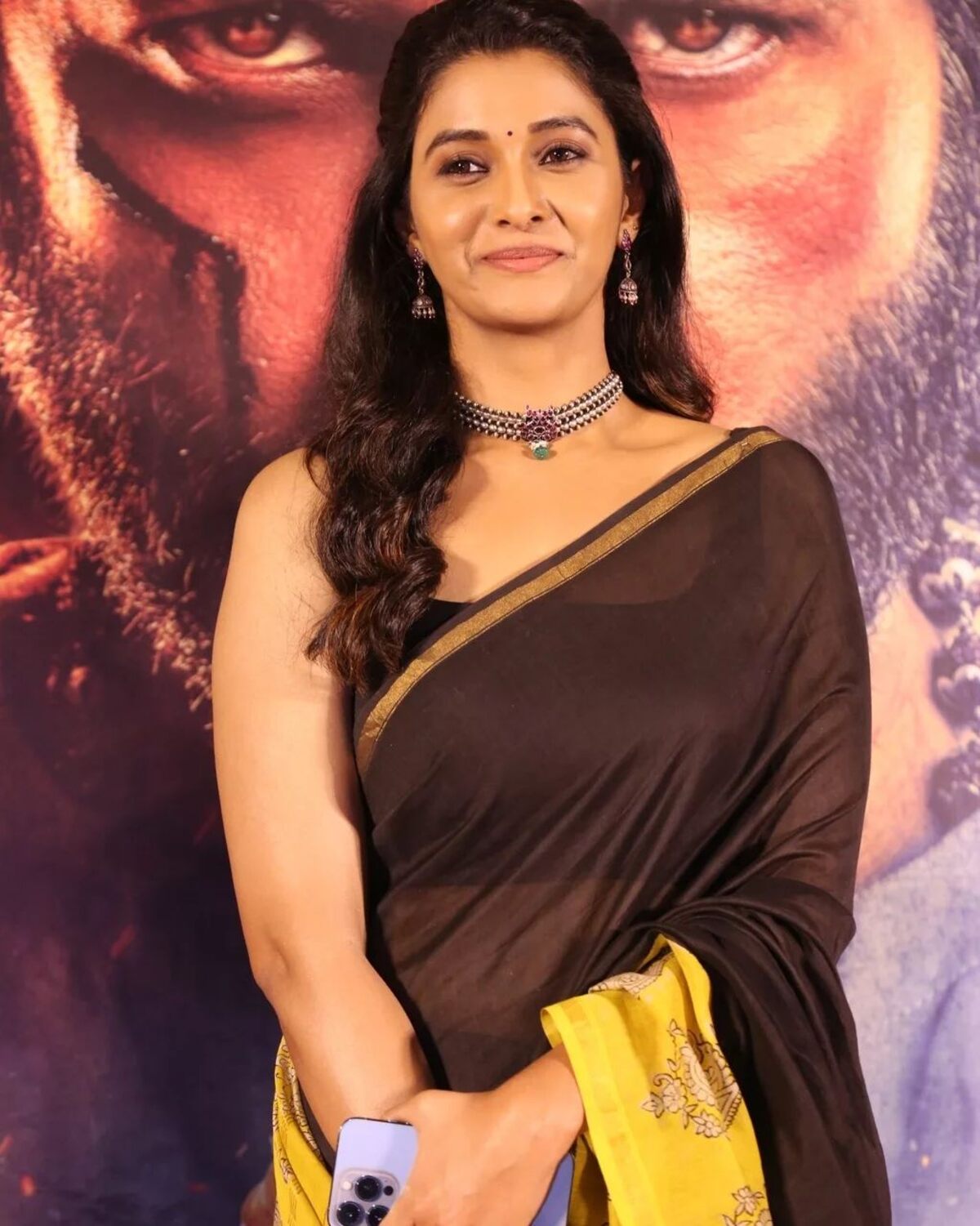 Priya bhavanishankar in saree hot clicks