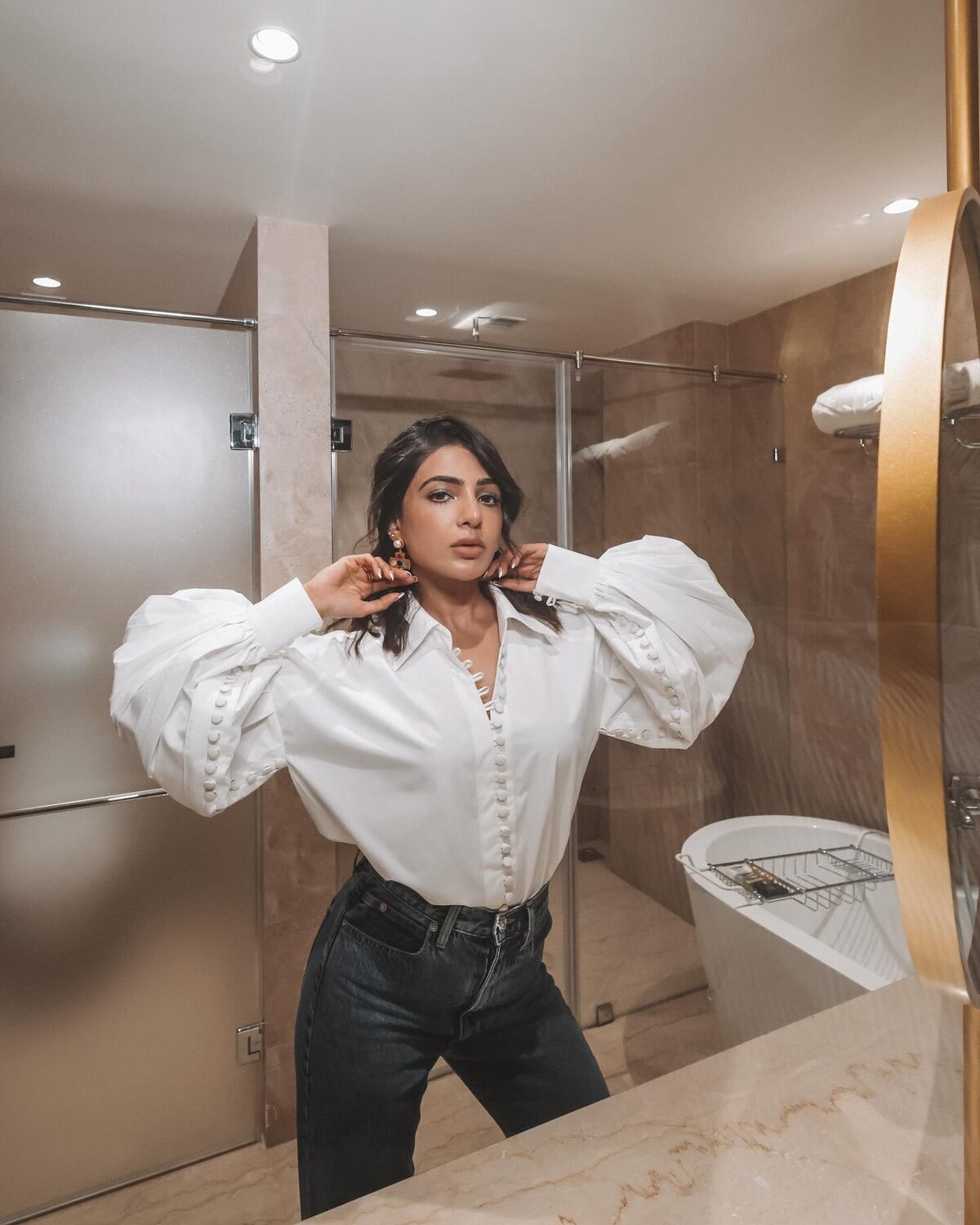 Samantha prabhu in bathroom clicks new