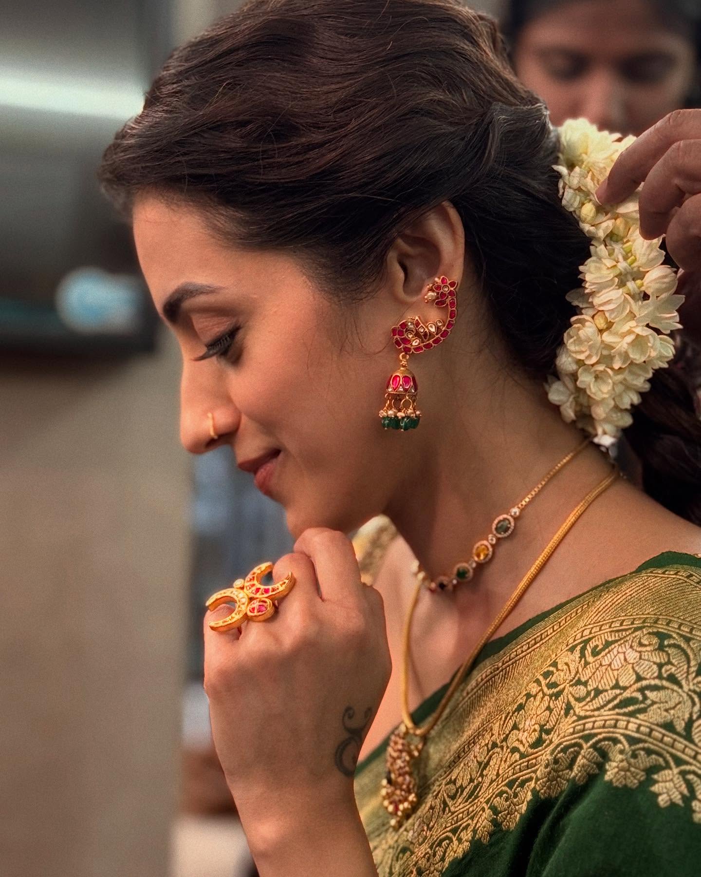 Trisha tradional look clicks
