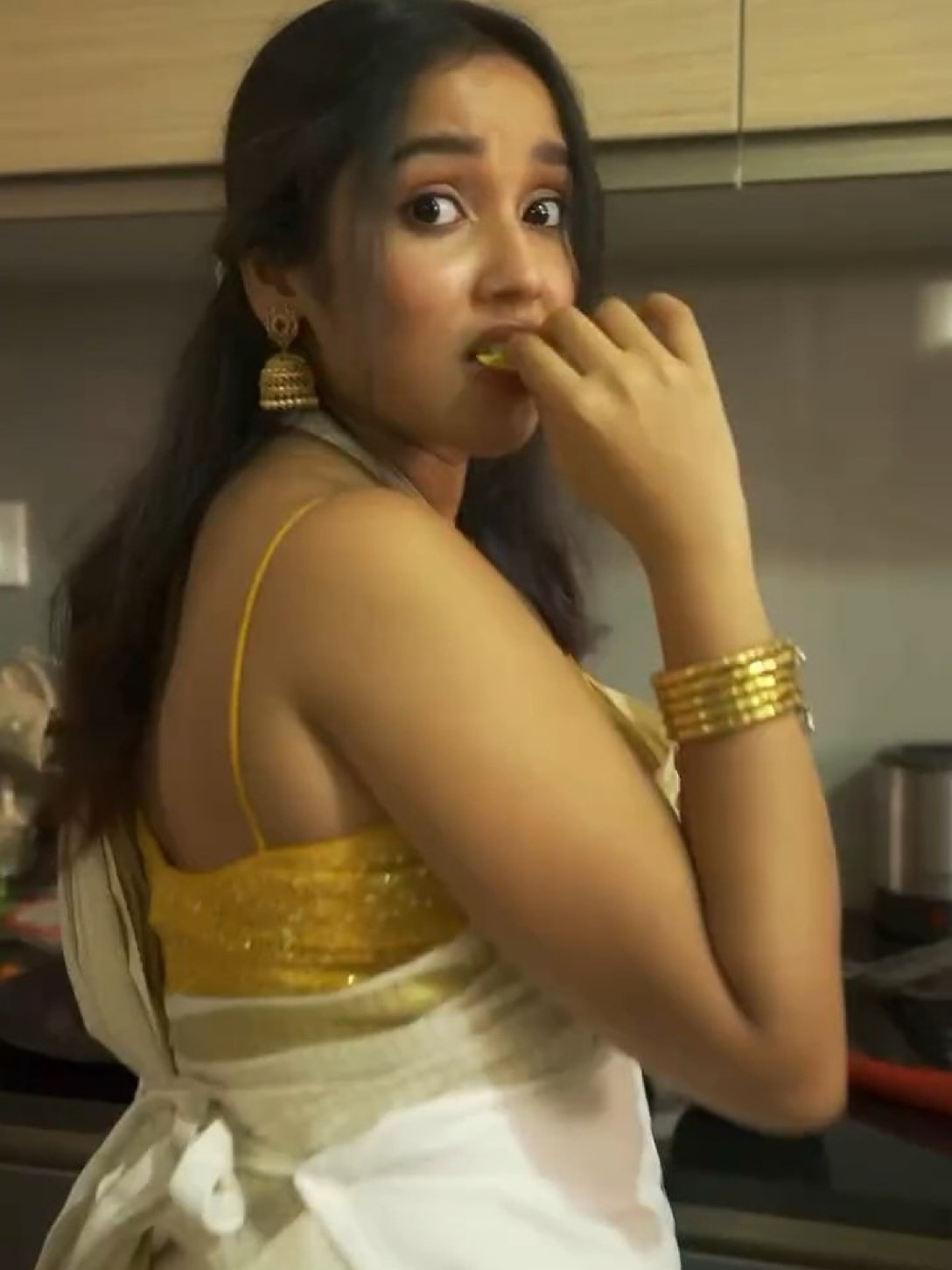 Anikha surendran in onam saree hot