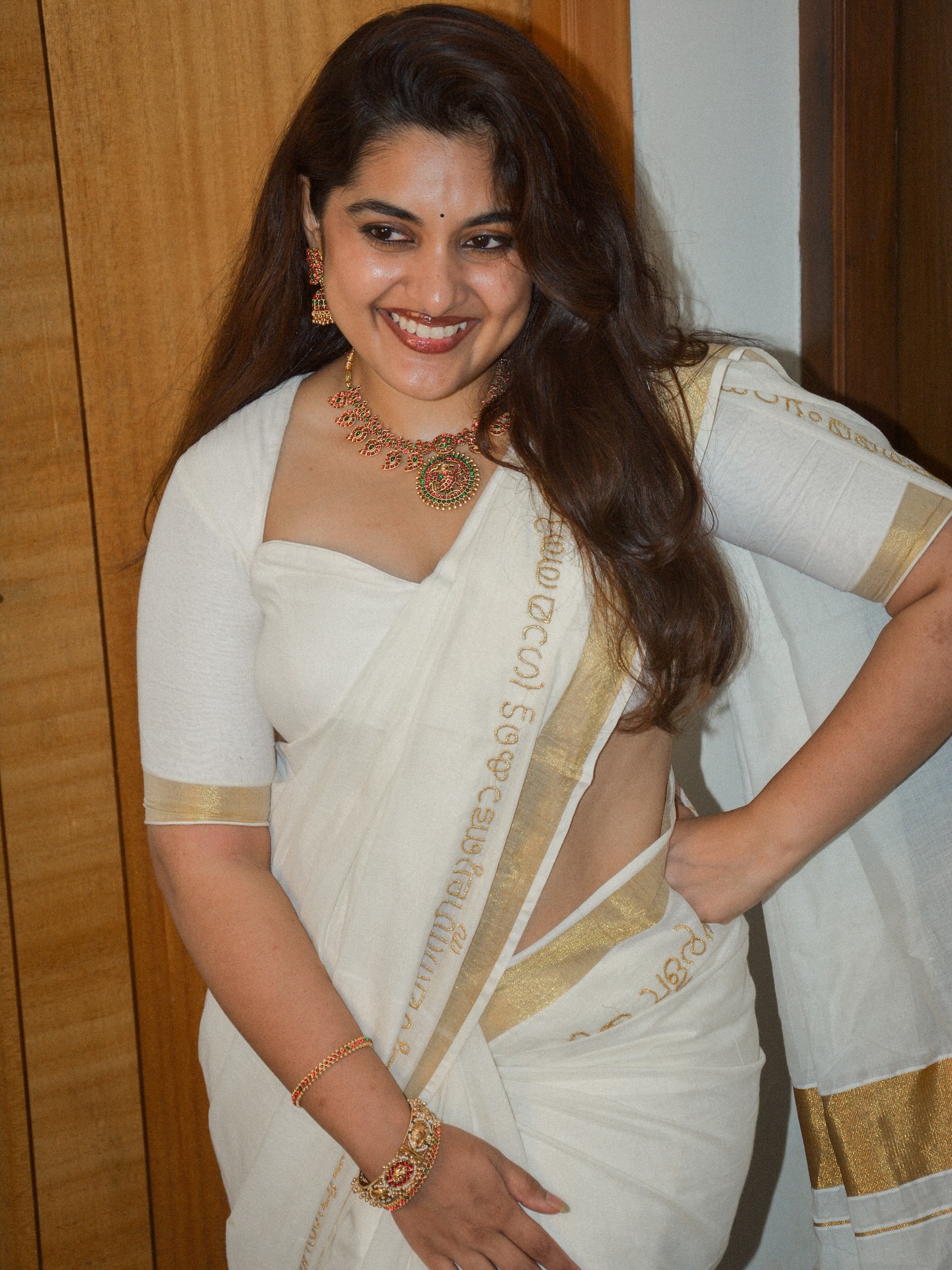 Nivetha thomas in onam saree look