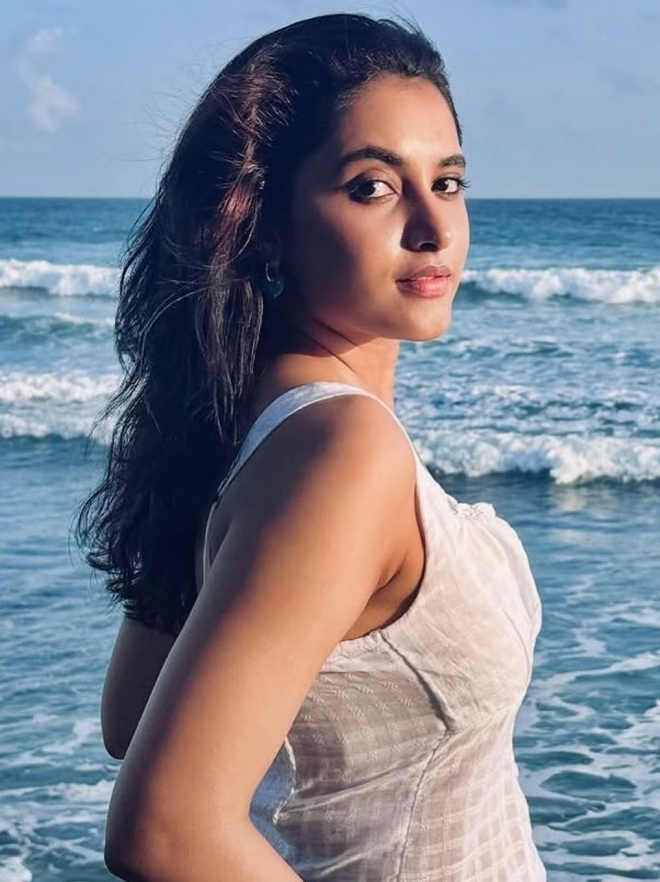 Priyanka mohan in hot dress