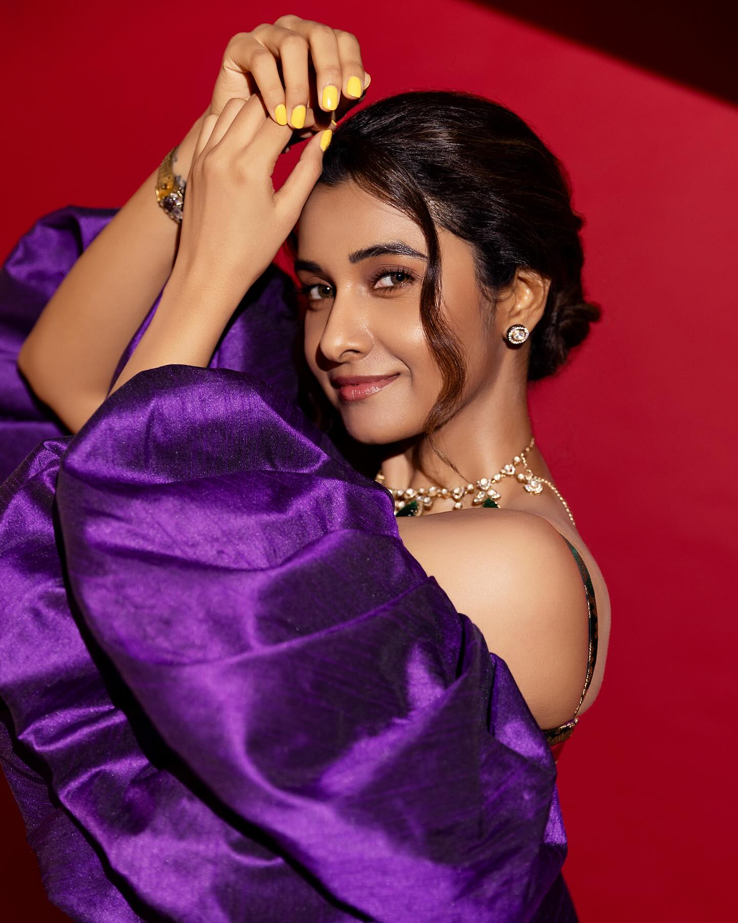 Priyabhavani shankar in new costume