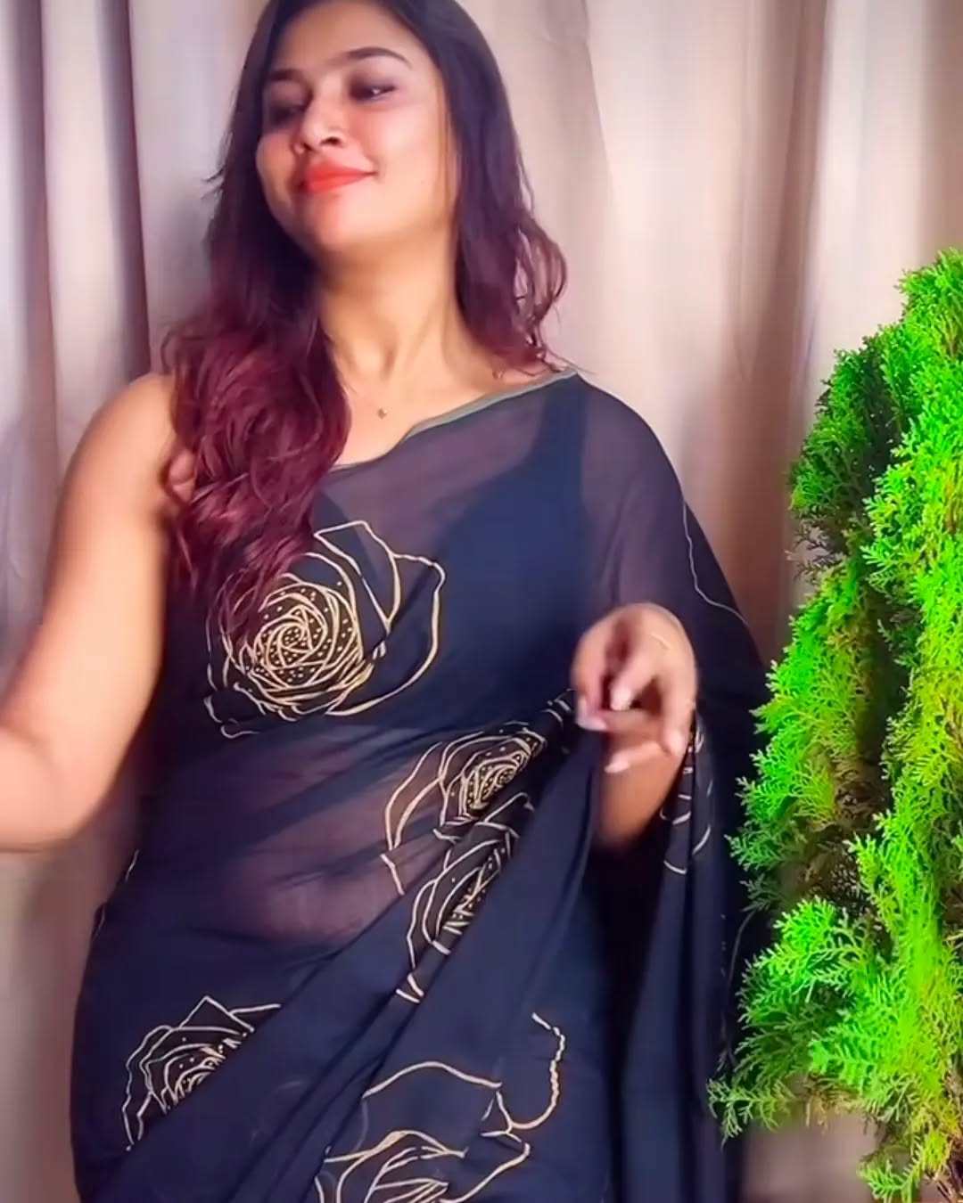 Myna nandhini new video yellow saree