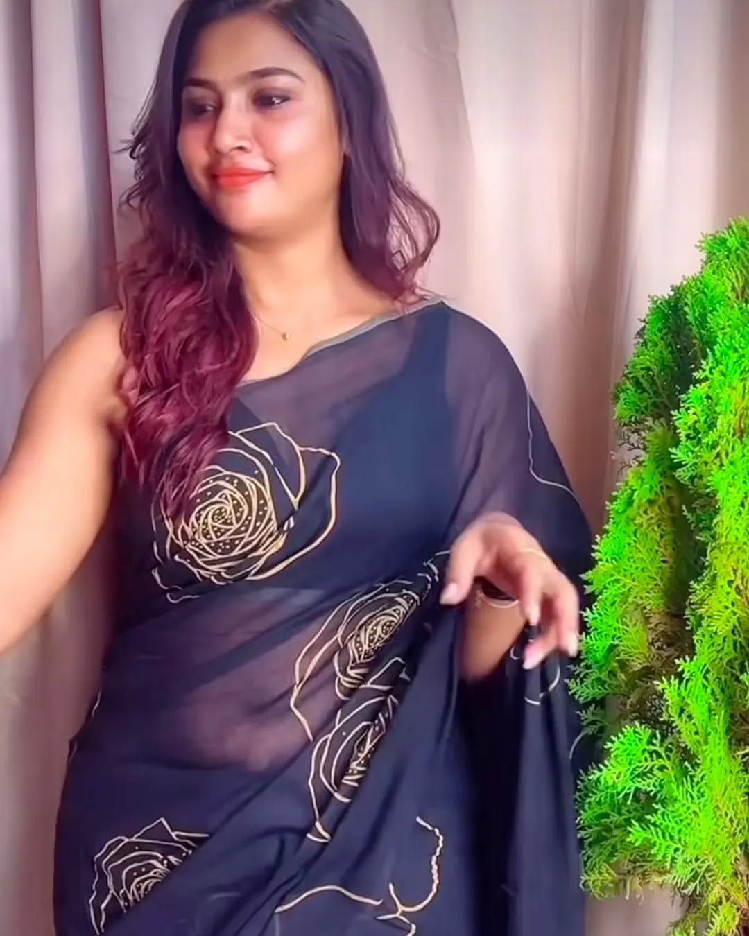 Myna nandhini new video yellow saree