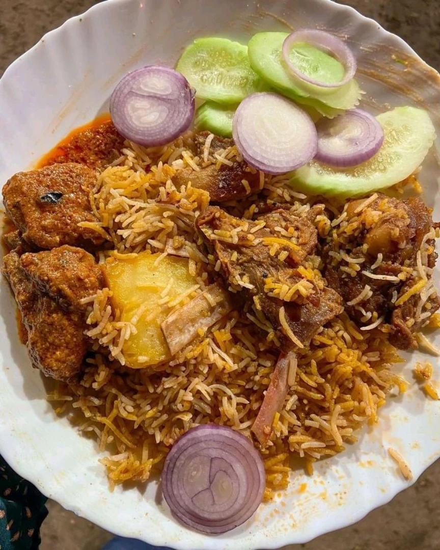 Zomato cost low swiggy awarness