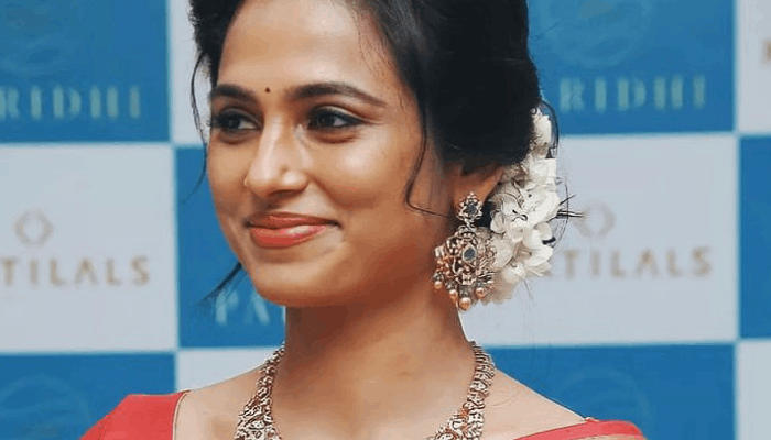 Ramya pandian in saree