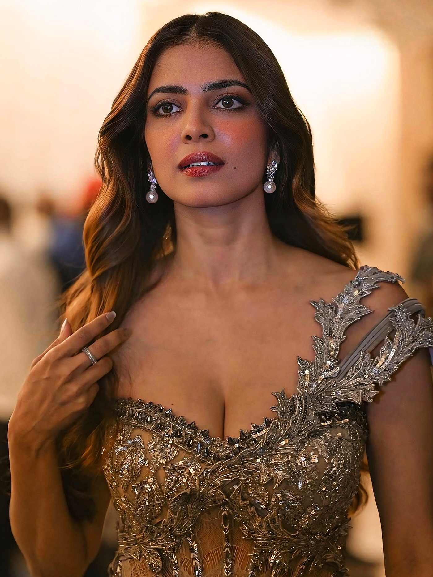 Malavika mohanan in transparent saree event video