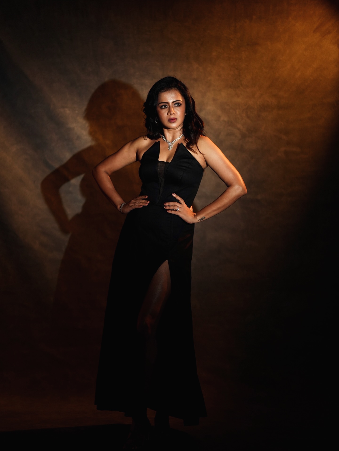 Anjana rangan sun music anchor instagram viral black dress
