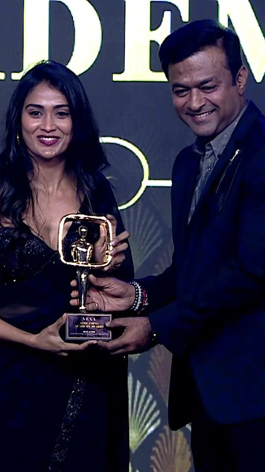 Poornima ravi araathi sevappi award nexa black saree
