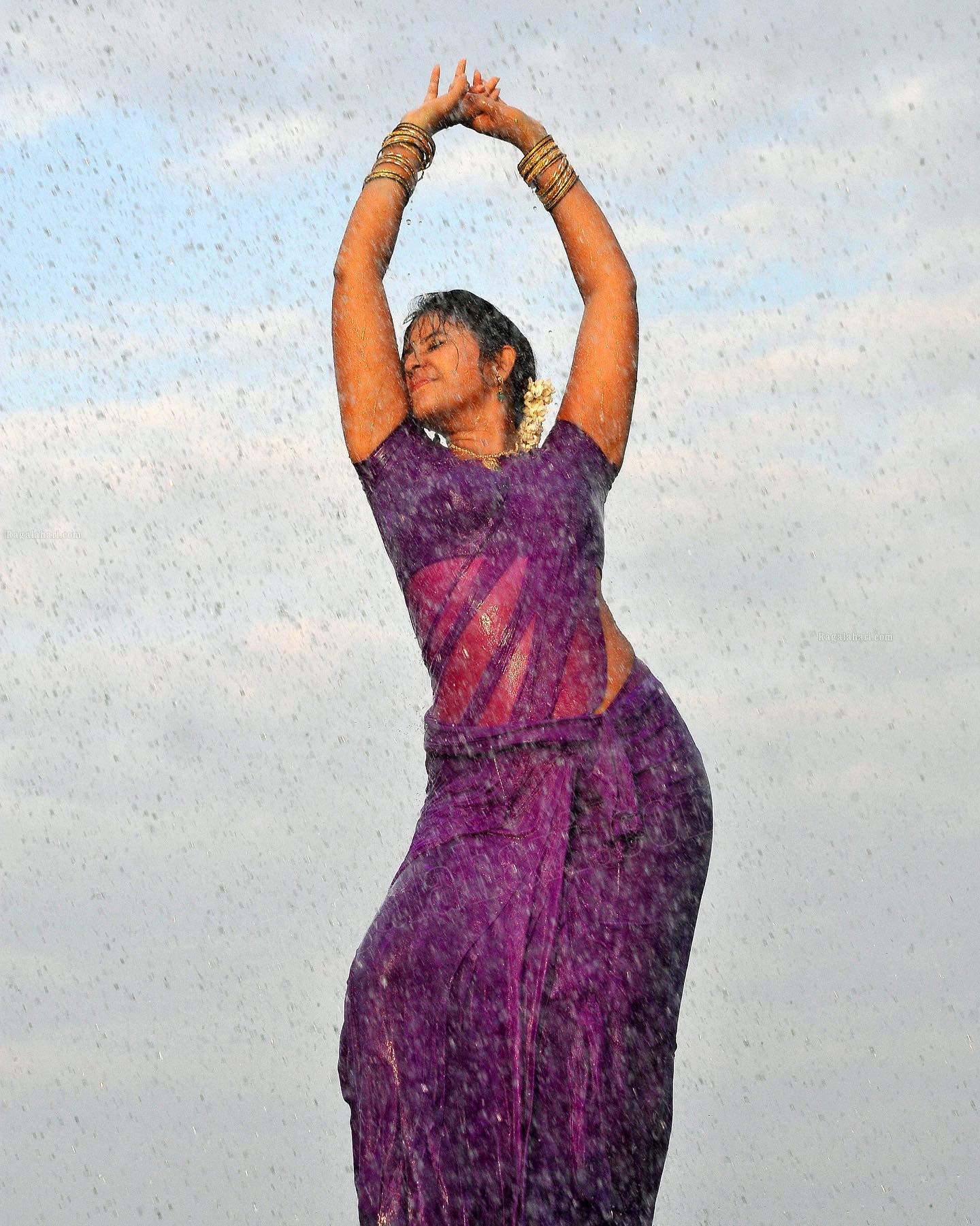 Anjali tamil actress cinema workout video viral
