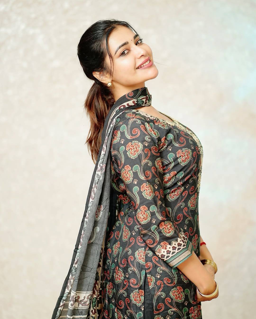 Dharsha gupta instagram controversy premium subscribers